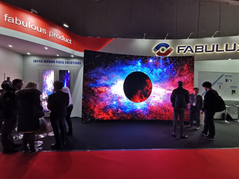 Fabulux innovative side lock for wavy screens