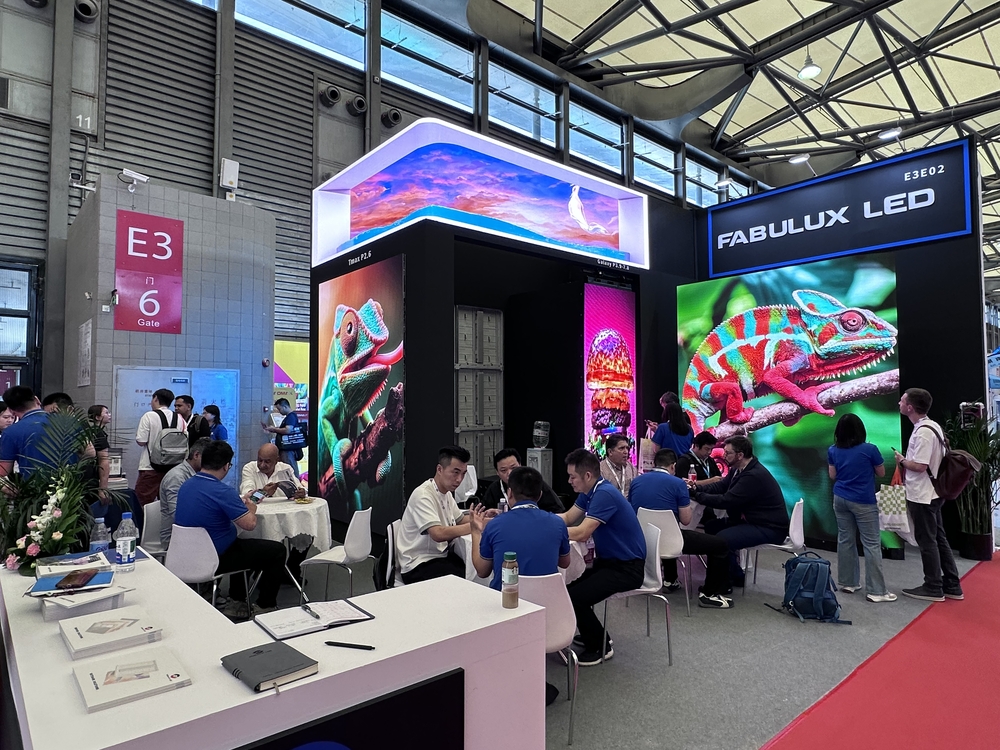 Fabulux Outdoor Naked-Eye 3D Display