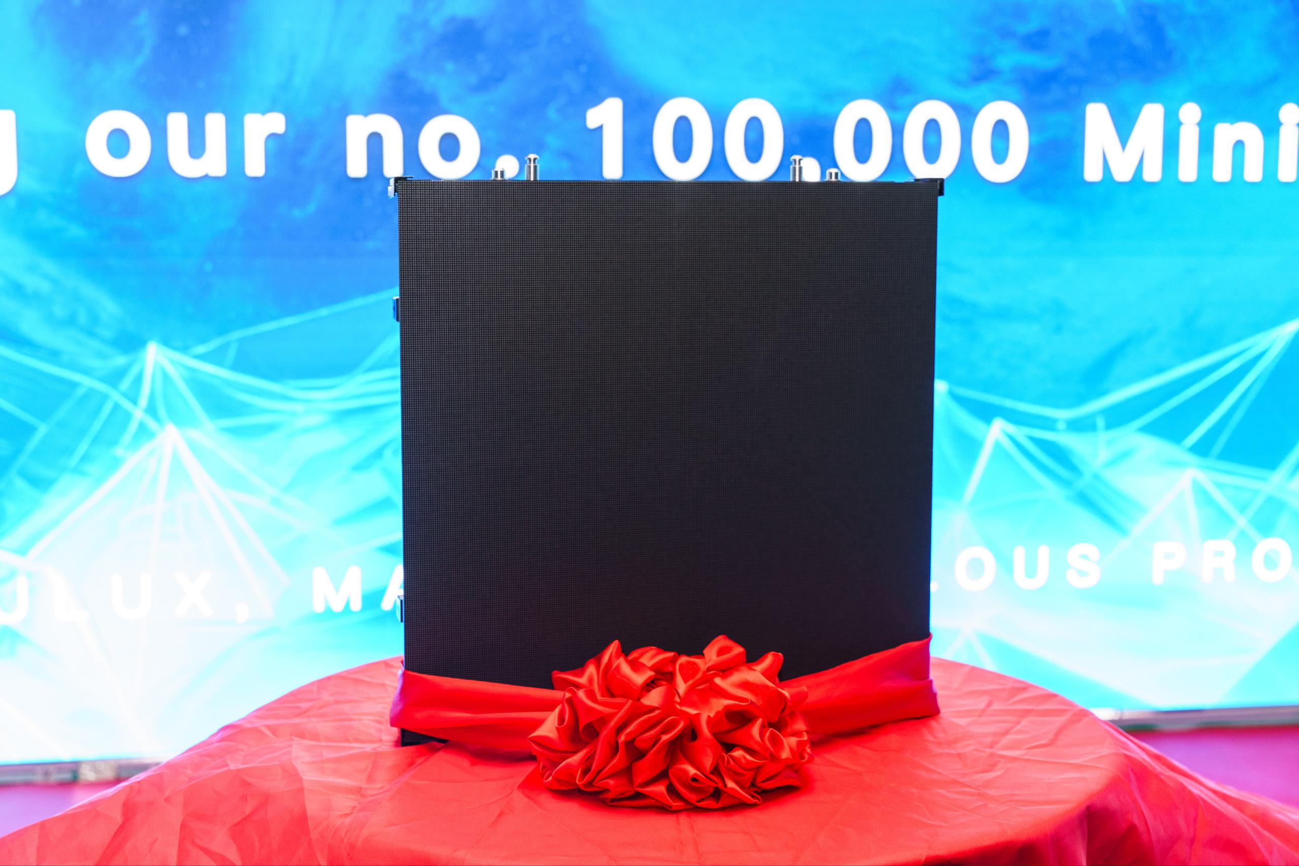Fabulux Mini 4-in-1 LED milestone celebration event