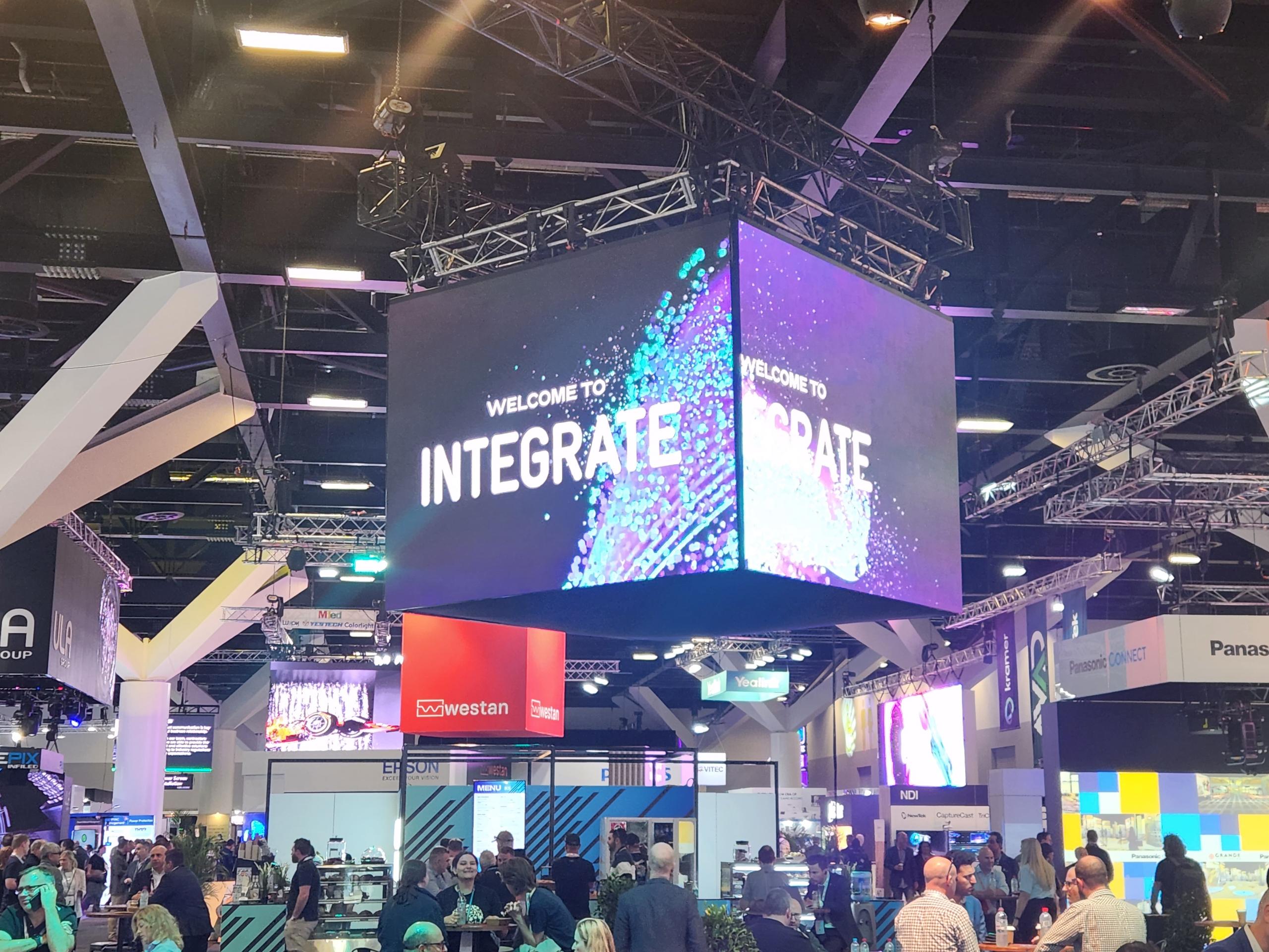 Fabulux LED display showcase INTEGRATE 2023