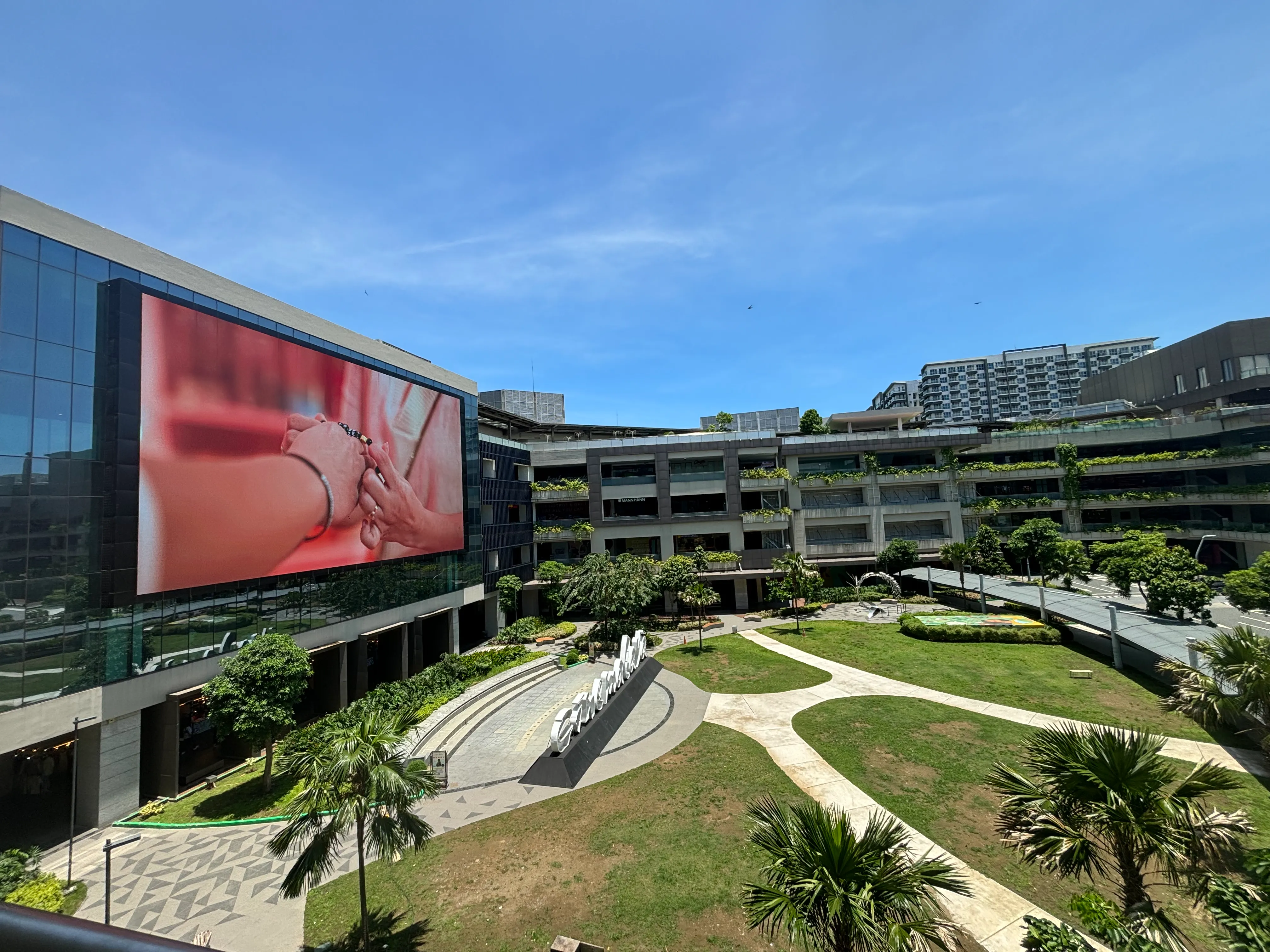 400 sqm Outdoor LED Screen Ayala Mall Manila